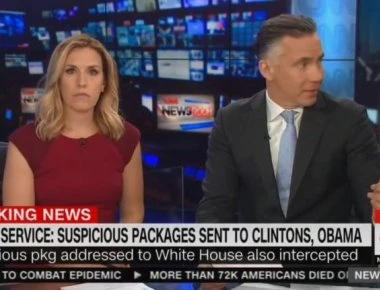 CNN - Συναγερμός στο αέρα της εκπομπής: Σαστισμένοι οι παρουσιαστές (βίντεο)